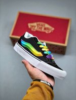 Vans Knu Skool 百搭休闲防滑减震低帮 板鞋男女同款 颜色：Vans面包黑白彩虹条 货号：Mzfw 尺码：35 36 36.5 37 38 38.5