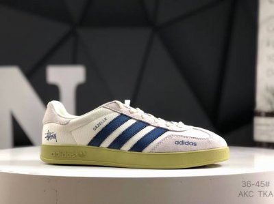 海外爆款限量发 高端定制 阿迪达斯 Ad Gazelle Indoor Trainers 斯图西联名---奶白蓝橄榄绿底 原厂定制长毛翻毛皮组合环保纤维革鞋面材
