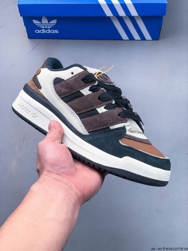 公司级！Adidas Originals Forum 0 舒适百搭复古休闲板鞋 Adidas Forum 0 其鞋面采用了高品质的皮革材质，并巧妙地融入了亮色元