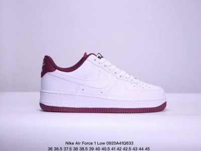 公司级耐克nike Air Force 7 空军一号低帮百搭休闲运动板鞋。柔软、弹性十足的缓震性能和出色的中底设计，横跨复古与现代的外型结合，造就出风靡全球三十