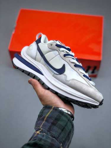 Sacai X Nike Vaporwaffle 3.0 Beige Grey Red 系列改良马拉松变形解构前卫设计五层底休闲运动慢跑鞋“厚布灰白蓝重叠双钩子