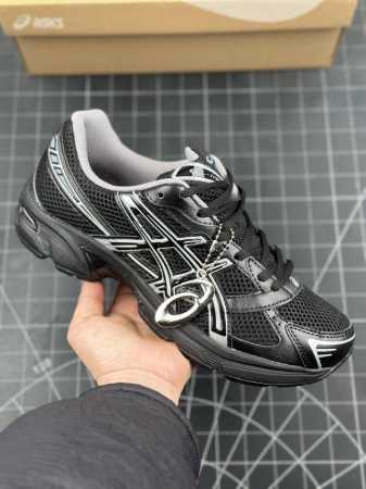Asics 亚瑟士 Gel-1 男女时尚透气 健步减震 运动潮流耐磨休闲鞋 选用网眼与皮革相接，复古而富有层次感。网布搭配银色金属感线条，虎爪 Logo 加入配 - 点击图像关闭