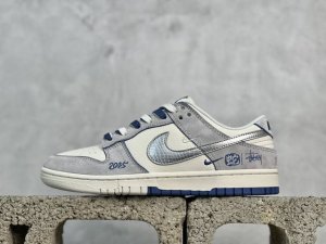放店私 Nk Sb Dunk Low 斯图西蛇年联名 米蓝银勾 周年高端定制 低帮休闲板鞋 Dm6868-010 #定制鞋盒 大厂纯原品质出货 超高清洁度 皮料