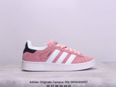 全真猪八 区别市面普通翻毛皮 adidas 阿迪达斯 男女鞋，升级原楦开发版型，采用猪巴革组合纤维革鞋面材质，内嵌欧索莱ortholite 混合 再生 鞋垫，外