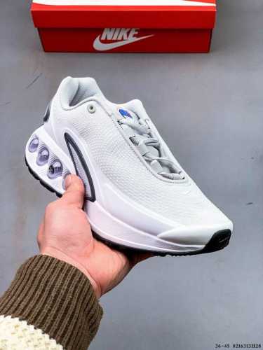 耐克Nike Air Max Dn 2024全新气垫跑鞋 全新鞋款在同侧采用了四个圆柱仓式的设计 不仅有防滑耐磨性功能 还搭配了周围一圈柔软的泡棉材质 提供全新