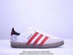 公司级adidas Originals Gazelle 此款鞋延续了橡胶外底和经典款式的传统。优质绒面革鞋面和标志性的3条纹采用明亮的对比色，为久经考验的外观带