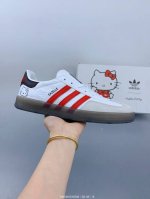 adidas Originals再度联手三丽鸥角色Hello Kitty 凯蒂猫 带来全新联名Gazelle Indoor爆款 此番现在以经典的Gazelle