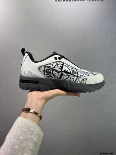公司级Stone Island Grime Panelled 石头岛黑褐色舒适时尚低帮生活休闲鞋 石头岛作不仅是科技面料和织物染色典范并加入了创新机能美学，兼顾
