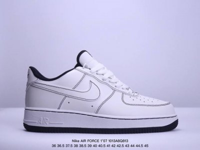真标耐克nike Air Force 1‘07 空军一号低帮百搭休闲运动板鞋。柔软、弹性十足的缓震性能和出色的中底设计，横跨复古与现代的外型结合，造就出风靡全球