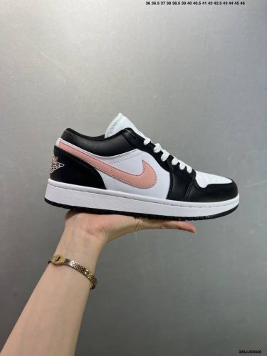nike Air Jordan 1 Low Aj1乔1低帮休闲板鞋 同步官方配色 原档冲孔鞋头 四线拉帮 鞋舌高弹海绵填充 官方货号:553558 113 Si