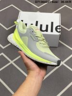 公司级Lululemon Blissfeel Run 白色露露乐檬 提升贴合和触感。立体针织弹力鞋面轻量透气，中底采用Lululemon特别研发的加厚泡棉材料，