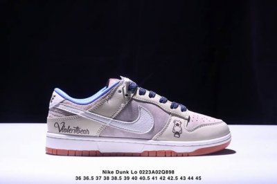 耐克Nike Dunk Low 板鞋 Sb系列经典百搭休闲运动板鞋加厚鞋舌的填充，使舒适性大大提升，同时也更方便穿脱中底部分则加入了脚感柔软舒适Zoomair气