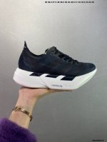 210 公司级Ad Adizero Adios Pro 4 轻盈跑鞋 耐磨减震专业跑步鞋 。冲向目标，一路向前，不断挑战和突破自我。无论是平时训练还是马拉松，让