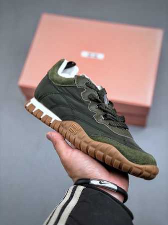 Miumiu 25Ss Tyre系列春夏新款 饼干鞋 阿甘鞋休闲运动鞋Miumiu最新爆款 前卫大胆的设计，风格融于此款厚底帆布运动鞋的简约线条，别致徽标饰于鞋 - 点击图像关闭