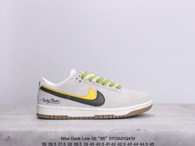 Nike Dunk Low Se “85” 双勾 Nike推出特别版dunk Low企划。此款nike Dunk Low采用灰色面革材质，鞋身左右侧均配有皮革质