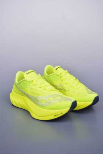 Saucony Triumph pro 啡鹏4 旗舰级缓震型跑鞋 公司级版本 更换板材pwrrun Hg上底层 前掌12Mm后跟 5.5Mm 提供95%以上的回