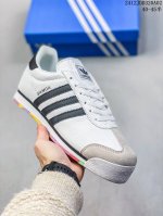 阿迪达斯 新款 Adidas T头鞋 Samoa经典舒适运动鞋男女阿迪达斯官方三叶草板鞋 德训鞋 魔力浅褐 汉玉白 亮白。具時尚感、造型纖巧的 Samoa 是經