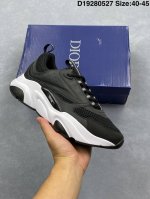 公司级Dior B30 迪奥网眼织物低帮运动休闲鞋 该款系列采用黑网色眼织物白和色科技料面精心制 作饰以反光 Cd30 图形标志 外格轻盈的刻雕效果橡胶鞋搭底配