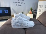 耐克 Nk Air Force 1'07 Low 联名款 3M反光 空军一号低帮休闲板鞋 ，鞋款鞋身以一袭白色为主调，搭配皮革材质打造。外侧分别饰有 Sun 以