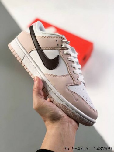 公司级真标带半码！ 耐克nike Sb Dunk Low 复古低帮休闲运动滑板板鞋。采用脚感柔软舒适zoomair气垫，有效吸收滑板等极限运动在落地时带来的冲击