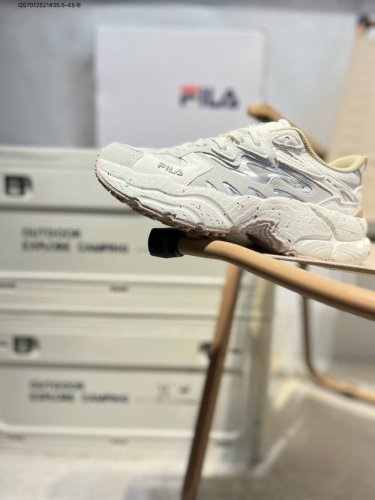 Fila Fusion 斐乐 潮牌低帮运动休闲鞋 Filafusion主要以时尚运动文化 跨界联名为主 结合当下广受欢迎的滑板街篮 棒球、骑行等时尚运动 运用拼