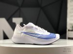耐克 Nike Zoom Fly 3 马拉松运动缓震跑步鞋！ 保留经典马拉松鞋款造型双层材质鞋面飞线编织 网纱附面 兼顾包裹感以及透气性带来最佳的专业级跑鞋体验