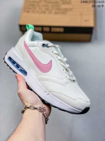 Nk Air Max Dawn 全新缓震气垫跑鞋 #鞋款带来新的外底和鞋帮额外尺寸为鞋子的耐久设计线条增添了新能量。从配色上彰显出浓厚的复古气质。最大的亮点当属 - 点击图像关闭