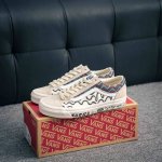 核心私 Vans X Parra X Otw 备受期待的新联名， 万斯这次联名的规格极高，时隔15年的合作，给予Parra完全开放的权限进行设计，Parra特有