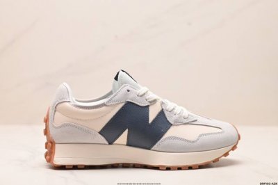 真标new Balance Ms327 复古休闲运动慢跑鞋 以更纯粹的复古风格设计打造的全新造型 侧身还以解构设计 将 N 字标志以做旧压花样式呈现 官方货号: