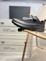 ecco爱步男鞋轻便透气舒适耐穿 亲肤吸汗舒适内里 防滑防磨 持久干爽 简约粗绳系带 穿脱更加方便 柔韧防滑大底 鞋底立体凹槽 凹凸花纹加持 增强防滑减震性能
