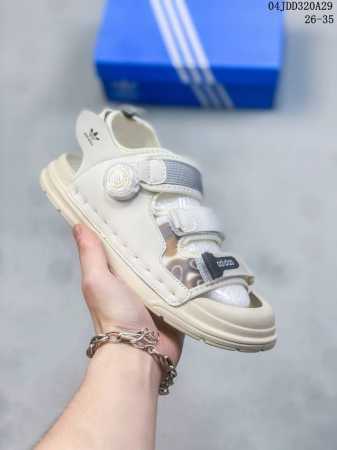 阿迪达斯旋转扣包头凉鞋 Adidas三叶草包头车边旋转纽扣包脚趾童鞋三带凉鞋 阿迪达斯官网最新款侧边旋转造型小众夏款沙滩凉鞋 夏季韩版防滑软底透气休闲超轻便沙滩 - 点击图像关闭