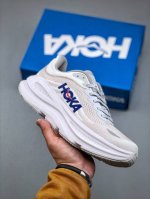 Hoka M Bondi 9 全新配色 低帮轻量户外越野休闲运动慢跑鞋这个品牌来自于新西兰的毛利语，Hoka表示大地，One One表示飞越，连起来就是飞越地平
