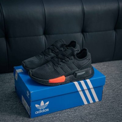 核心私 阿迪达斯新配色 Adidas Nmd G1 街头风经典百搭跑步鞋 以鞋型、角度和面料，力求展现 Adidas创新传统，采用时髦廓形，以抢眼外形诠释经典细