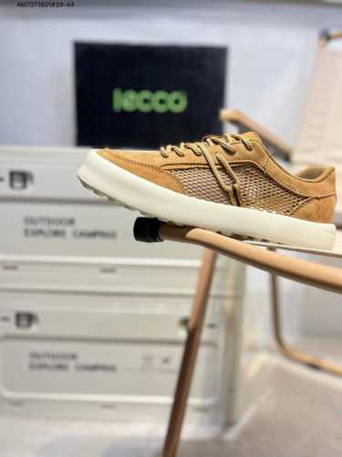 Ecco爱步男鞋轻便透气舒适耐穿 亲肤吸汗舒适内里 防滑防磨 持久干爽 简约粗绳系带 穿脱更加方便 柔韧防滑大底 鞋底立体凹槽 凹凸花纹加持 增强防滑减震性能