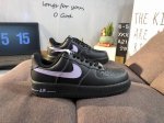 真标耐克Nike Air Force 1’07空军一号低帮百搭休闲运动板鞋。柔软、弹性十足的缓震性能和出色的中底设计，横跨复古与现代的外型结合，造就出风靡全球三