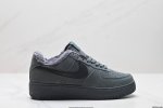 真标耐克nike Air Force 7 空军一号低帮百搭休闲运动板鞋。柔软、弹性十足的缓震性能和出色的中底设计，横跨复古与现代的外型结合，造就出风靡全球三十多