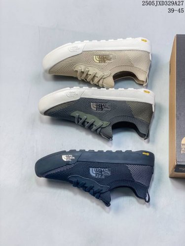 thenorthface北面一脚蹬袜子鞋 懒人鞋鞋面采用进口飞织弹力面 柔韧性和舒适性简直无法言喻 鞋底采用Md底 回弹减震效果 上脚像踩棉花糖 有效减少运动时