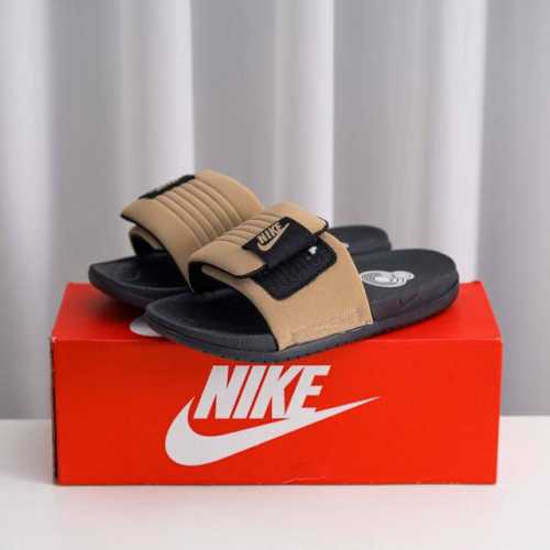 核心私 Nike Asuna Slide 可调节机能夏季拖鞋 鞋面侧边加入独特的束绳结构 可让你快速调节贴合度 满足不同包裹需求 鞋底为双层设计 上层泡棉柔软舒