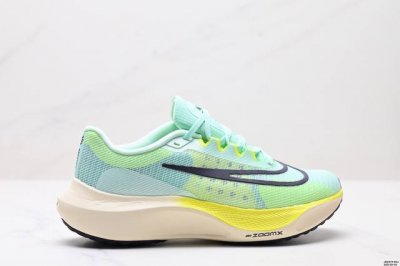 公司级Nk Zoom Fly 5超轻休闲缓震碳板跑步鞋 外围搭載轻量级Sr02泡棉载体.鞋面采用轻盈网眼设计.鞋垫与原厂一致采用Zoomx粘接而成. 货号:Fd