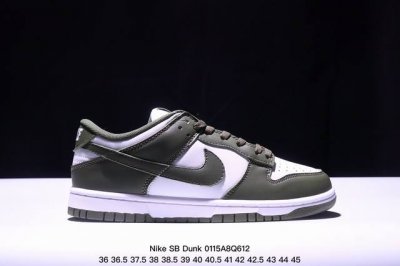 耐克Nike Sb Dunk Low Sb 限定扣篮系列复古低帮休闲运动滑板板鞋。采用脚感柔软舒适Zoomair气垫，有效吸 收滑板等极限运动在落地时带来的冲击