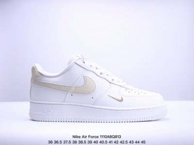 真标耐克Nike Air Force 1‘07 SE 空军一号低帮百搭休闲运动板鞋。柔软、弹性十足的缓震性能和出色的中底设计，横跨复古与现代的外型结合，造就出风