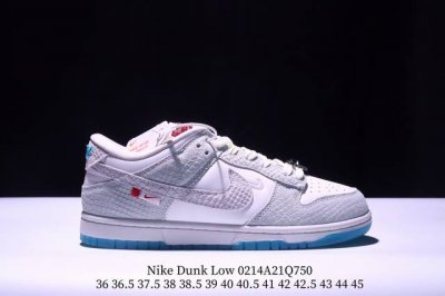 真标 耐克Nike Dunk Low 板鞋 Sb系列经典百搭休闲运动板鞋。加厚鞋舌的填充，使舒适性大大提升，同时也更方便穿脱中底部分则加入了脚感柔软舒适Zoom