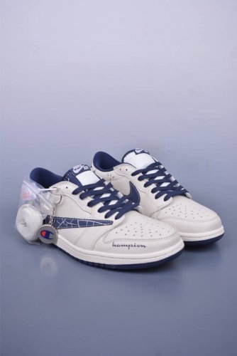 Fragment X Travis Scott X 冠军 Air Jordan 1 Low 三方联名倒钩 全新的三方联名低帮倒钩鞋面延续了黑脚趾设计，整双鞋以全