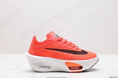 公司级新品发布 Nike Air Zoom Alphafly Next% 整体采用前作的设计语言，并且对后者的细节进行升级，马拉松和长距离路跑的性能极限设计而生