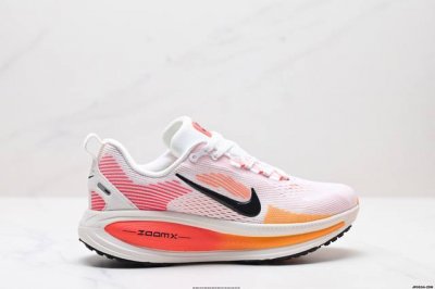 公司级Nike Vomero 18 耐克 舒适减震防滑 低帮跑步鞋 全掌Reactx泡绵中底 前掌和后跟还配备了Air Zoom气垫单元 据说跑起来更快更舒适哦
