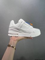 公司级路易威登 Louis Vuitton Lv路易威登板鞋 新款 Lv Trainer最新配色运动鞋 L家 篮球鞋风格运动鞋 该鞋由艺术总监 Virgil A
