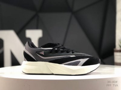 130 ad Lightblaze Jh6959 阿迪透气跑步鞋 尺码：36 36.5 37 38 38.5 39 40 Taa