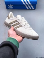 集图 阿迪达斯 Adidas Broomfield 桑巴鞋是一款永恒的训练偶像，这款桑巴鞋展示了高质量的工艺，带有装饰的超锁缝制和无缝的手感。柔软、柔软的鹿皮革