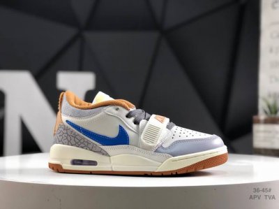 180 Air Jordan Legacy 312 乔丹篮球鞋系列 号称 “最强三合一” 的 Jordan Legacy 312，自然有着杂交结合的设计，它的名