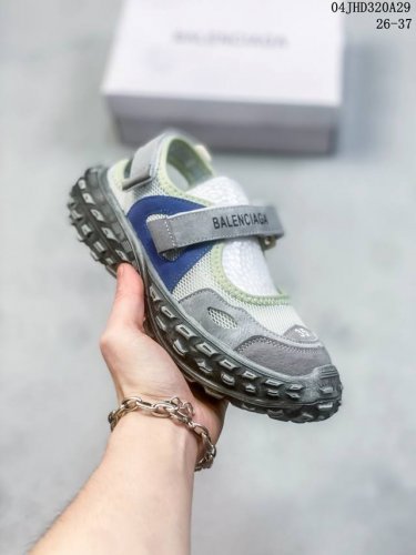 巴黎世家轻奢复古凉鞋 Balenciaga 榴莲底凉鞋 Balenciaga 24年新款榴莲底最新最火爆的网红款儿童包头魔术贴凉鞋网鞋 巴黎世家欧洲站复古款轮胎